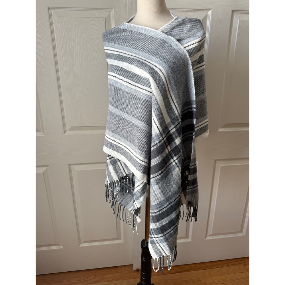 Express Gray Black White Plaid Scarf Lightweight 80x18 Minimalist Coastal